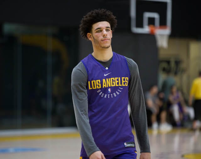 Lakers-practice-1106-lonzo-ball-9047