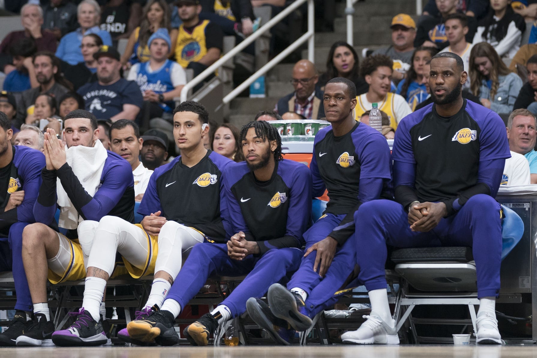 Lonzo Ball, Kyle Kuzma, Brandon Ingram, LeBron James, Rajon Rondo, Lakers bench