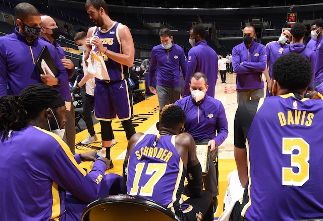 Anthony Davis, Marc Gasol, Montrezl Harrell, Jason Kidd, Dennis Schroder, Miles Simon, Frank Vogel, Lakers huddle