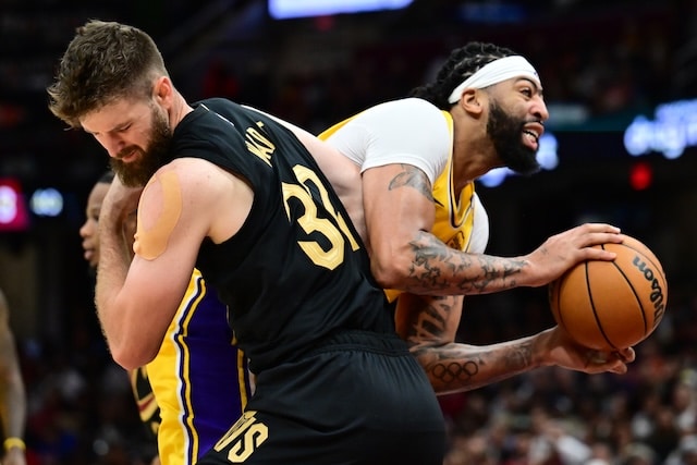 Lakers Injury Report: Anthony Davis Plans To Play Through Jammed Hip